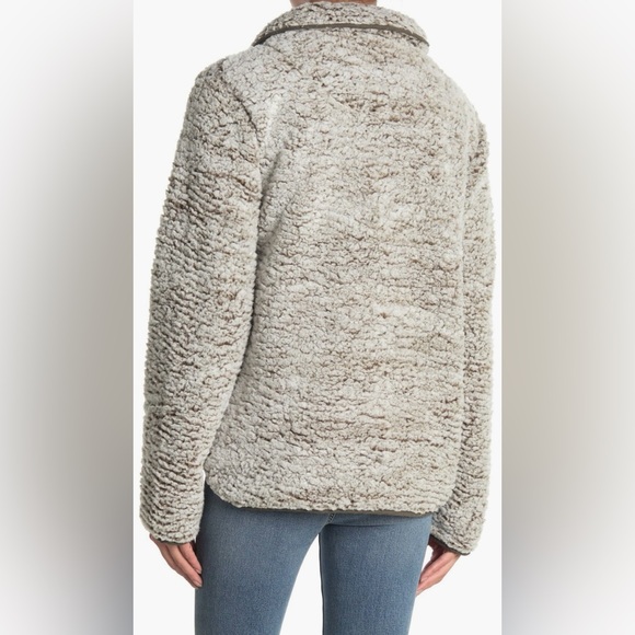 Thread & Supply Wubby Fleece
Pullover - Picture 2 of 4